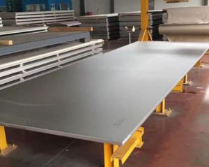 Plaque laminée à chaud en acier inoxydable
